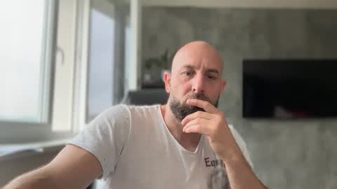 Snapshot of tommyx01 chatting on 06-03-26, 06:49 Thomas Fit online show from 06-03-26, 06:49