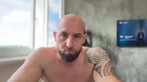 Snapshot of tommyx01 chatting on 06-06-26, 01:16 Thomas Fit online show from 06-06-26, 01:16