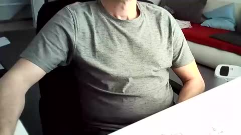 Snapshot of tomtom02029 chatting on 12-16-24, 11:44 Tom online show from 12-16-24, 11:44