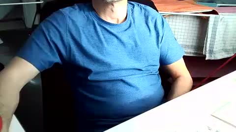 Snapshot of tomtom02029 chatting on 01-24-25, 10:21 Tom online show from 01-24-25, 10:21