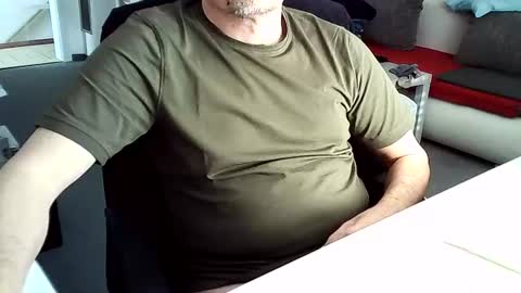 Snapshot of tomtom02029 chatting on 02-17-25, 12:27 Tom online show from 02-17-25, 12:27