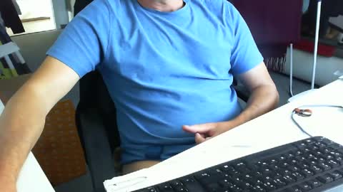 Snapshot of tomtom02029 chatting on 09-18-25, 02:30 Tom online show from 09-18-25, 02:30