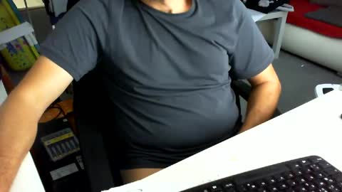 Snapshot of tomtom02029 chatting on 10-13-25, 08:47 Tom online show from 10-13-25, 08:47