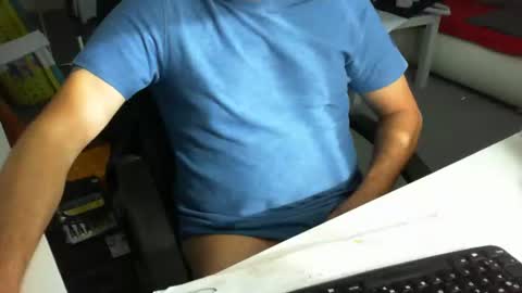 Snapshot of tomtom02029 chatting on 10-15-25, 09:31 Tom online show from 10-15-25, 09:31