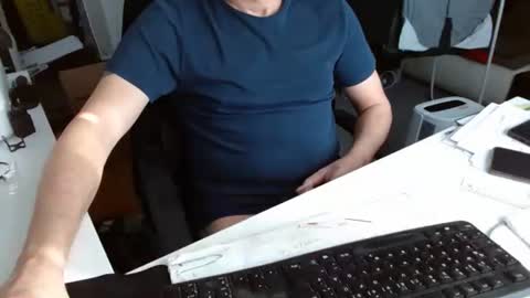 Tom online show from 03-09-26, 08:18