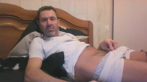 Snapshot of tonio1972 chatting on 12-14-25, 07:40 tonio1972 online show from 12-14-25, 07:40