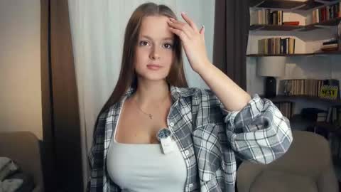 Snapshot of tonka_love chatting on 10-24-25, 08:44 Alice online show from 10-24-25, 08:44