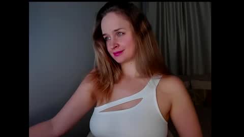 Snapshot of tony_and_alice chatting on 12-18-24, 08:47 Tony and Alice online show from 12-18-24, 08:47