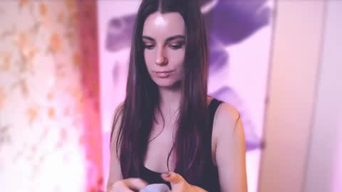 Snapshot of too_beautiful chatting on 02-25-25, 04:53 Elizabeth online show from 02-25-25, 04:53