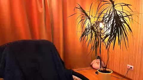 Snapshot of too_beautiful chatting on 10-02-25, 03:19 Elizabeth online show from 10-02-25, 03:19