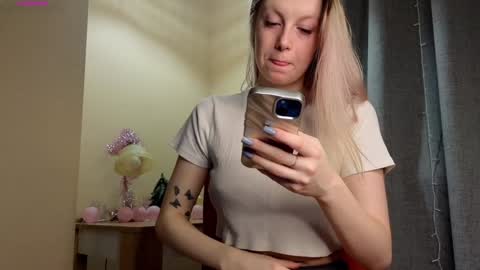 Snapshot of too_cute_blonde_girl chatting on 01-15-25, 03:11 Hey hey Im Megan Pvt open. Im very glad to see you here online show from 01-15-25, 03:11