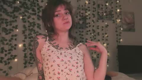 Snapshot of top_magical_girls chatting on 09-22-25, 10:39 Alice and Sandra online show from 09-22-25, 10:39