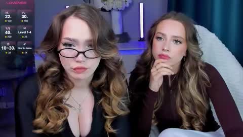 Snapshot of top_twins chatting on 11-29-25, 04:54 Yara online show from 11-29-25, 04:54