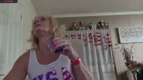 Snapshot of topazxxx chatting on 06-18-26, 11:36 TopazXXX online show from 06-18-26, 11:36
