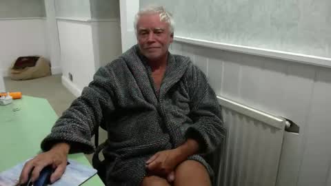 topsurgeon2025 online show from 12-21-25, 01:24