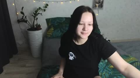 Snapshot of tori_sweet_tori chatting on 05-31-26, 12:52 Tori online show from 05-31-26, 12:52