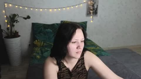 Snapshot of tori_sweet_tori chatting on 06-08-26, 01:28 Tori online show from 06-08-26, 01:28