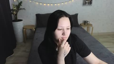 Snapshot of tori_sweet_tori chatting on 06-23-26, 02:31 Tori online show from 06-23-26, 02:31