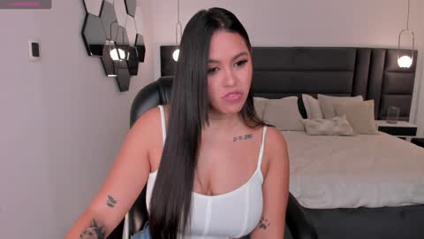 Tori Cross online show from 01-18-25, 03:38