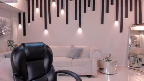 Tori Cross online show from 02-04-25, 11:27