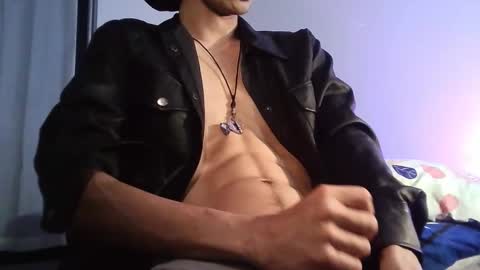 Enzo Moretti online show from 12-23-25, 03:59