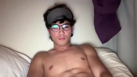 Snapshot of toshikaro0 chatting on 11-21-25, 05:22 Karo online show from 11-21-25, 05:22