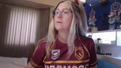 Snapshot of total_aussie_milfs chatting on 05-27-26, 12:29 Milly online show from 05-27-26, 12:29