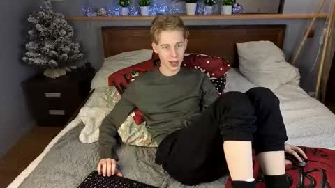 Max online show from 12-20-25, 02:02