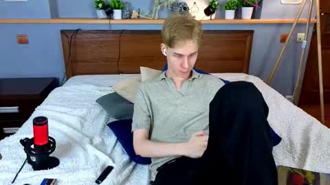 Max online show from 02-21-26, 11:00