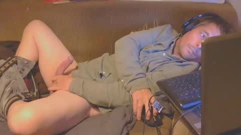 Snapshot of toyboy5546 chatting on 10-12-25, 04:06 Toyboy online show from 10-12-25, 04:06