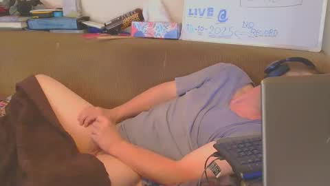 Snapshot of toyboy5546 chatting on 10-18-25, 09:43 Toyboy online show from 10-18-25, 09:43