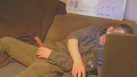 Snapshot of toyboy5546 chatting on 11-08-25, 04:51 Toyboy online show from 11-08-25, 04:51