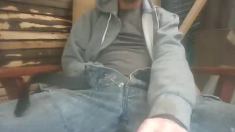 Snapshot of tr8e035 chatting on 12-14-25, 12:21 tr8e035 online show from 12-14-25, 12:21