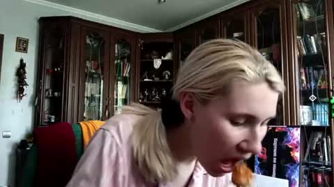 Lesly online show from 06-13-26, 06:33