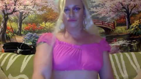 Snapshot of trannymilfcumslut chatting on 02-17-25, 09:24 TrannyCumSlut online show from 02-17-25, 09:24