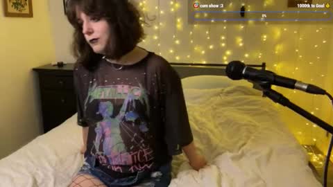 Snapshot of transcumchalice chatting on 11-19-25, 01:38 Mercy online show from 11-19-25, 01:38