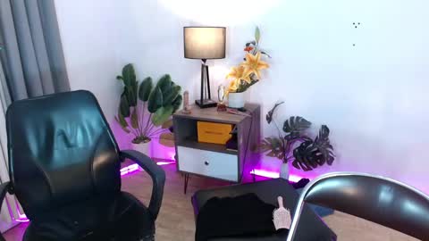 Selena the real cummer online show from 02-15-25, 04:12