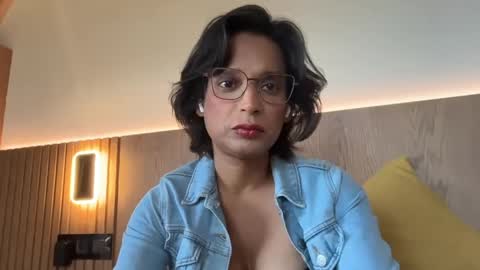 Snapshot of transient_flower chatting on 05-16-26, 08:22 Flor Wilde online show from 05-16-26, 08:22