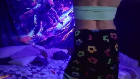 Snapshot of transmisshun chatting on 01-29-25, 10:05 transmisshun online show from 01-29-25, 10:05