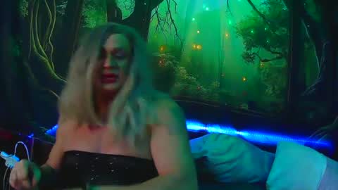 Snapshot of transmisshun chatting on 02-09-25, 03:01 transmisshun online show from 02-09-25, 03:01