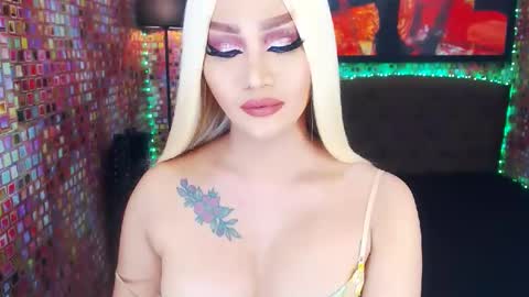 Snapshot of transplayfullolivia chatting on 02-10-25, 05:58 KYLIE BELLA  TS online show from 02-10-25, 05:58