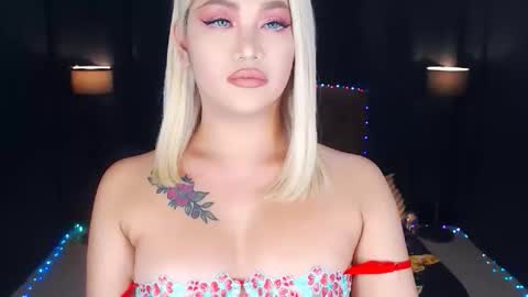 Snapshot of transplayfullolivia chatting on 05-25-26, 01:11 KYLIE BELLA TS online show from 05-25-26, 01:11