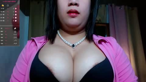 Snapshot of travelergirl chatting on 05-10-26, 11:59 travelergirl online show from 05-10-26, 11:59