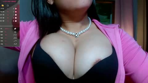 Snapshot of travelergirl chatting on 05-11-26, 10:32 travelergirl online show from 05-11-26, 10:32