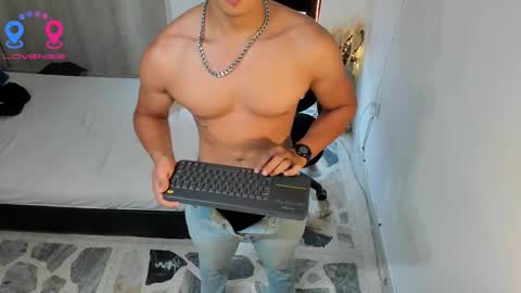 Snapshot of travis_bakerr chatting on 11-14-25, 02:49 travis bakerr online show from 11-14-25, 02:49