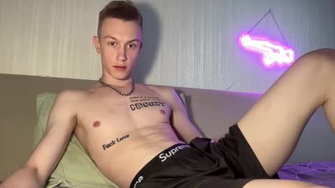 Snapshot of travis_gracile chatting on 05-21-26, 10:00 Travis online show from 05-21-26, 10:00