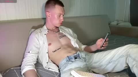 Snapshot of travis_gracile chatting on 06-27-26, 12:22 Travis online show from 06-27-26, 12:22