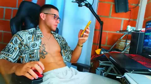 TRAVIS. online show from 01-17-26, 10:24