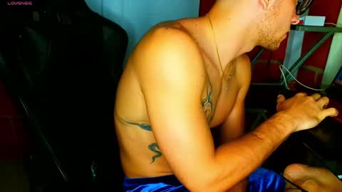 TRAVIS. online show from 04-18-26, 05:44