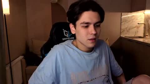 Snapshot of travisrivas chatting on 06-10-26, 01:43 travisrivas online show from 06-10-26, 01:43